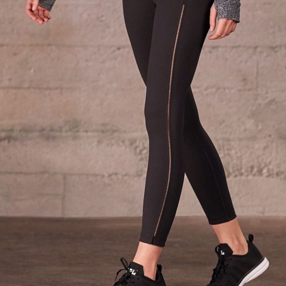 Lululemon size 4